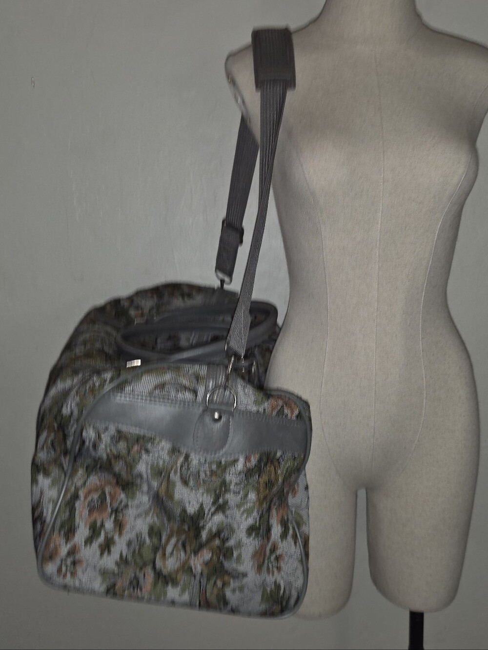 Vintage American Flyer 1980s Floral Canvas Duffle Travel Weekend Bag - Picture 3 of 11